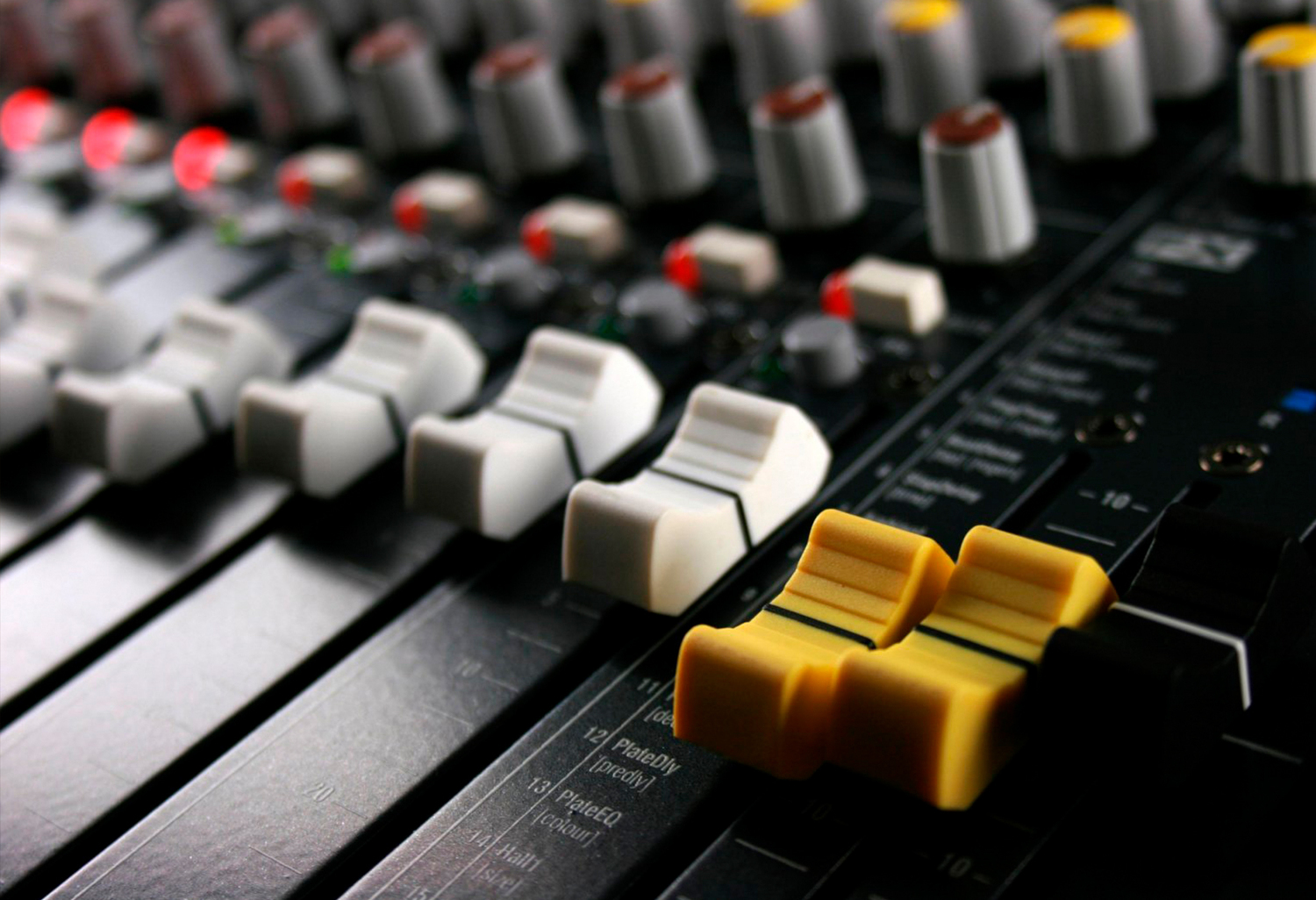 <span style="font-weight: bold;">СТУДИЯ ЗВУКОЗАПИСИ И МУЛЬТИМЕДИА ПРОИЗВОДСТВА</span>